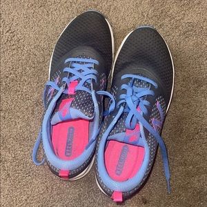 excellent condition New Balance gym shoes!!